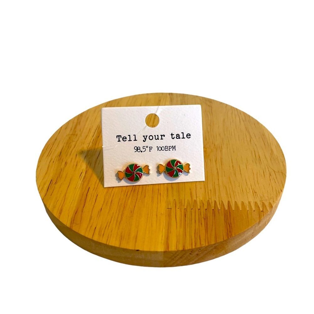 FREE Christmas earring with $35‎ purchase